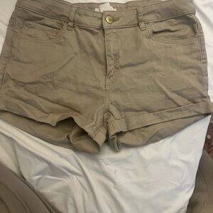 H&M Beige Shorty Shorts